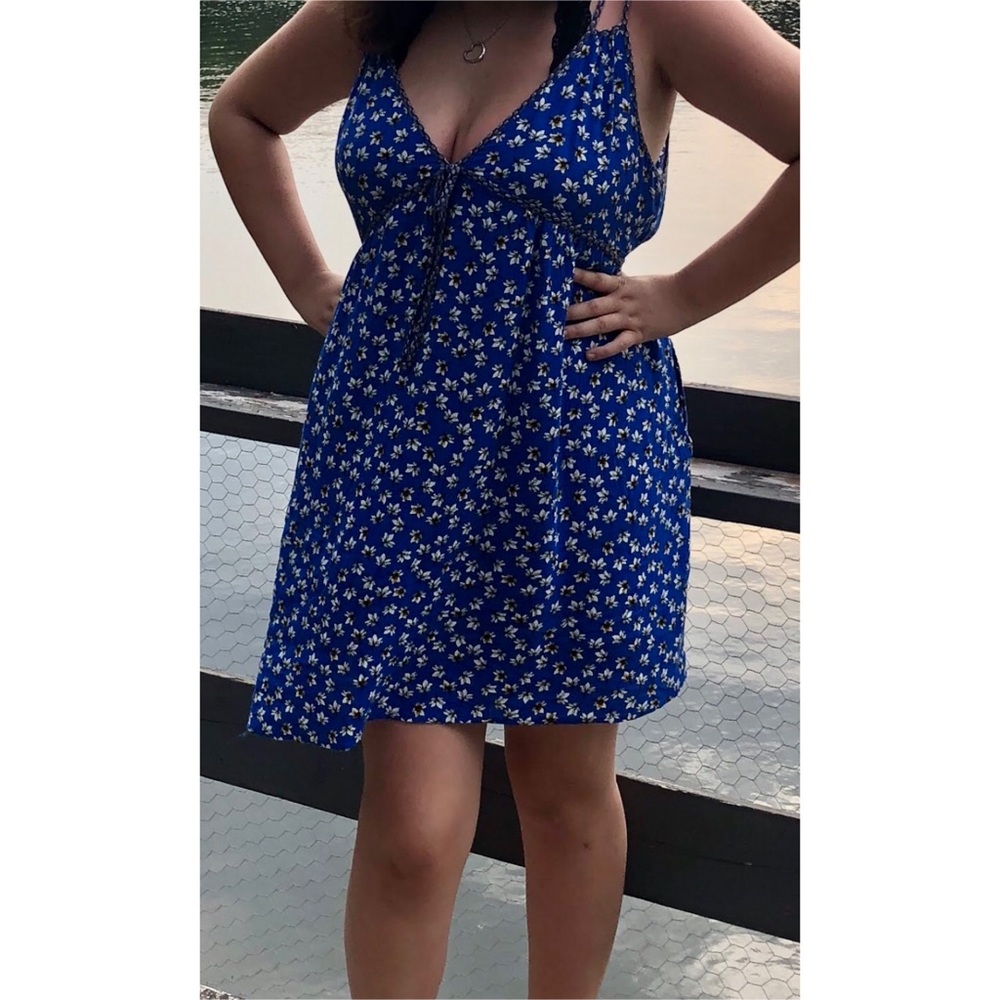 V Neck Blue Floral Flowy Dress